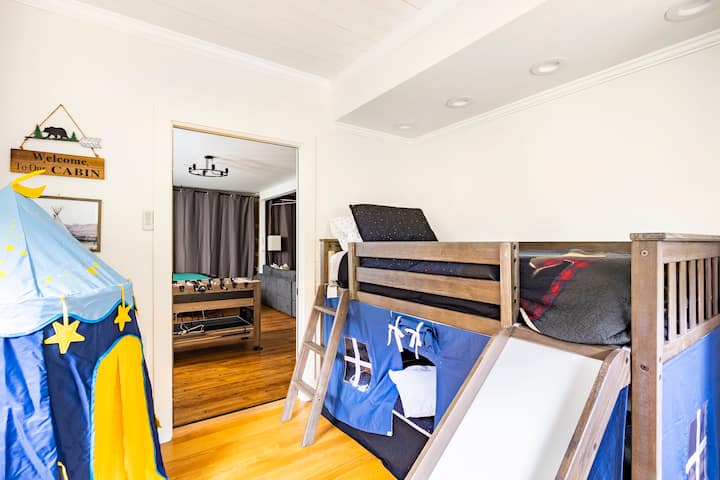 Poschodová miestnosť na ranči v kempe mimo herne