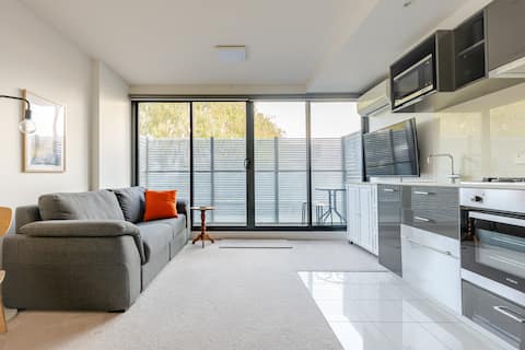 Successful Airbnb property: Boutique apartment in central South Melbourne in South Melbourne