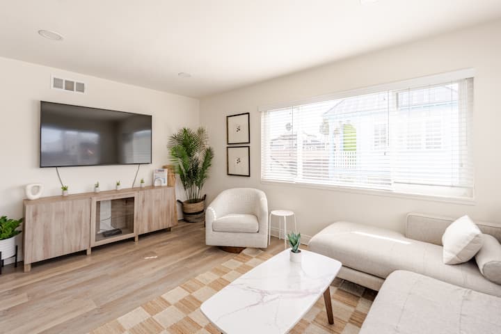 Seaside Escape-steps To Sand, Dining, Nightlife! - Newport