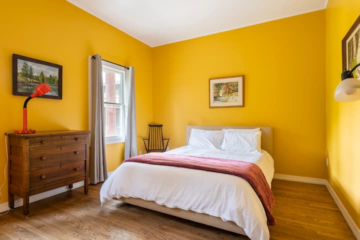 Საძინებელი 2: მდოგვის ოთახი