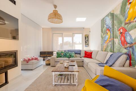 Large bright villa for 12p and 3p with surcharge