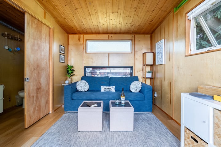 Modern Urban Suite Near Airport, Lake & City! - Tukwila, WA
