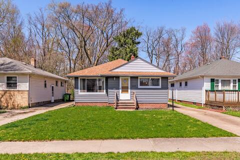 Cheerful 3 bedroom home with free parking!