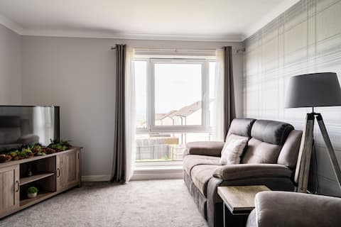 Cosy entire apartment with free on site parking