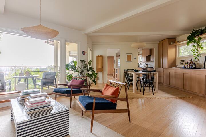 Sunlit Two Bedroom + Office in Beachwood Canyon gallery image 2
