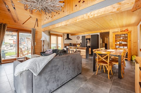 Chalet de L'Ourse ski chalet with hot tub in Pralognan