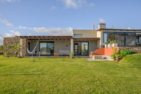 House with pool, large park and pool