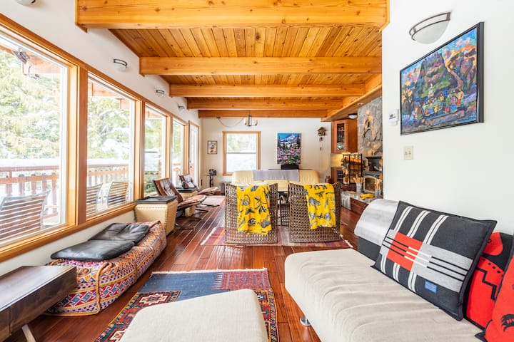 Nw Bedroom, Mountain Chalet Guest Experience - Government Camp, OR