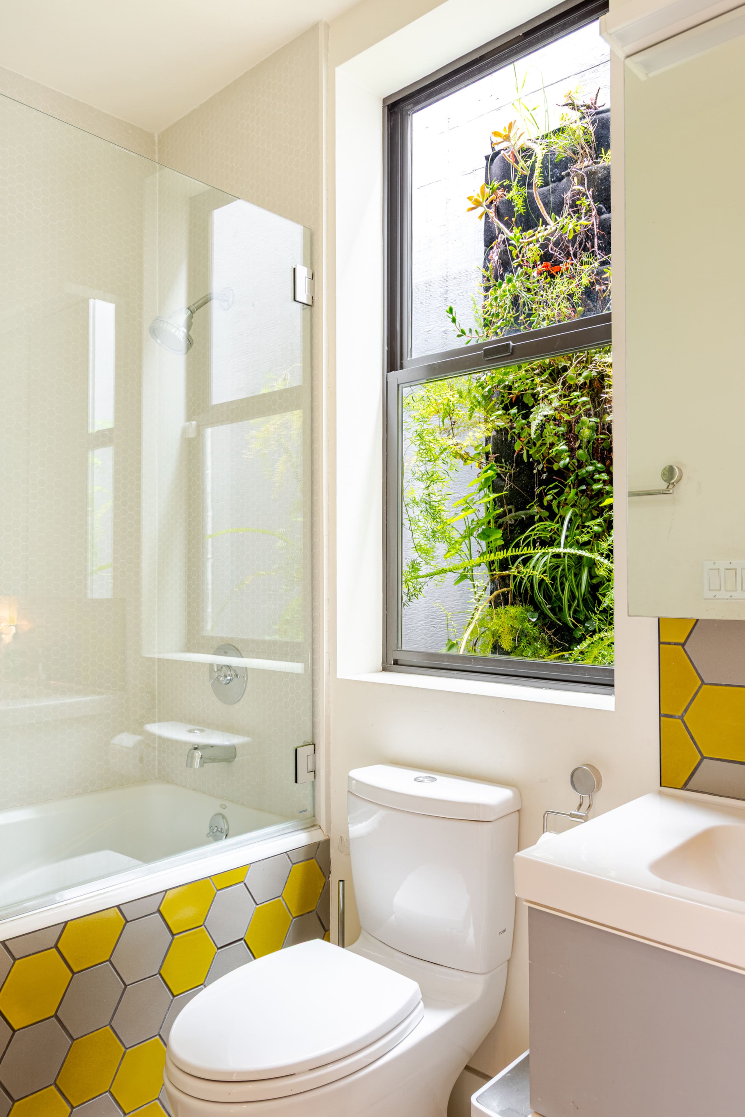 Home in San Francisco · ★4.94 · 3 bedrooms · 4 beds · 2 baths - Image 36