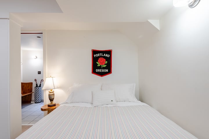 Remodeled Basement Studio In Central Portland - Portland, OR