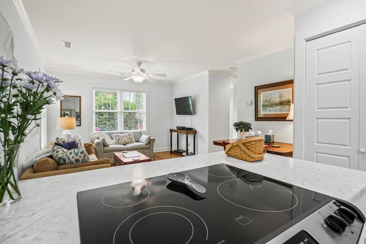 Serene Cottage Minutes From Downtown Greenville - Greenville, SC