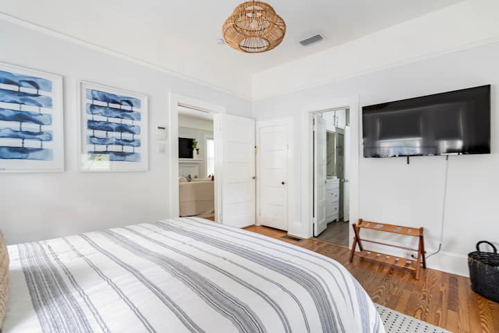 Deuxième chambre avec lit Queen partage la salle de bain avec chambre superposée