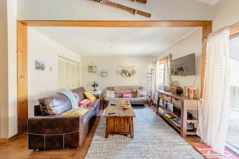 Charming Killington get away with pool,  sleeps 4