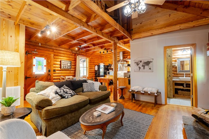 The Rock Retreat - Danbury, NC