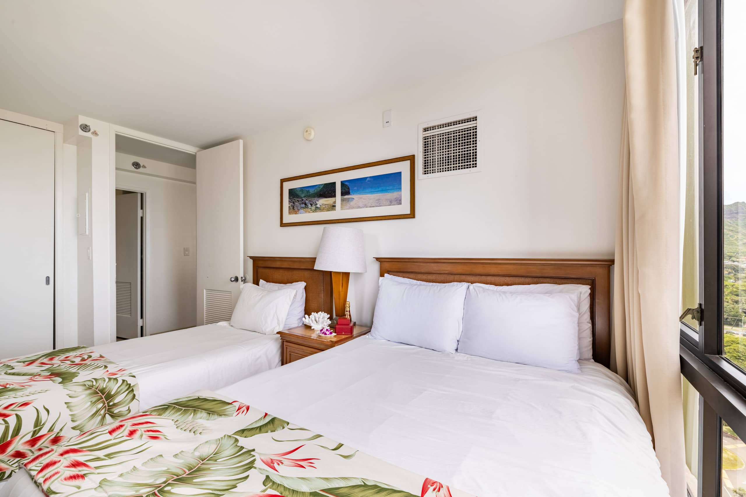 5 Min Walk to Beach, Kitchen, $0 Cleaning/Parking - Image 27
