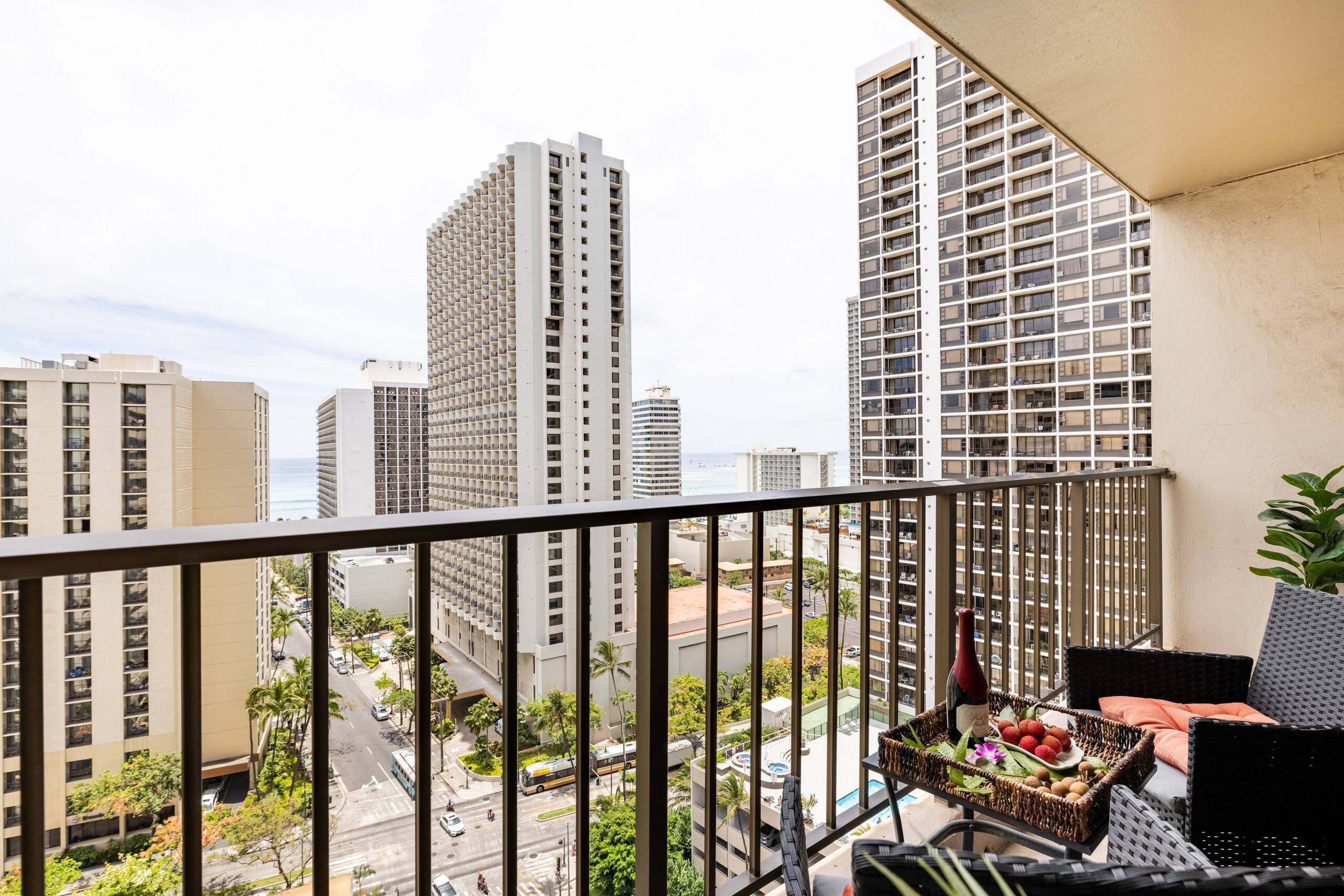 5 Min Walk to Beach, Kitchen, $0 Cleaning/Parking - Image 22