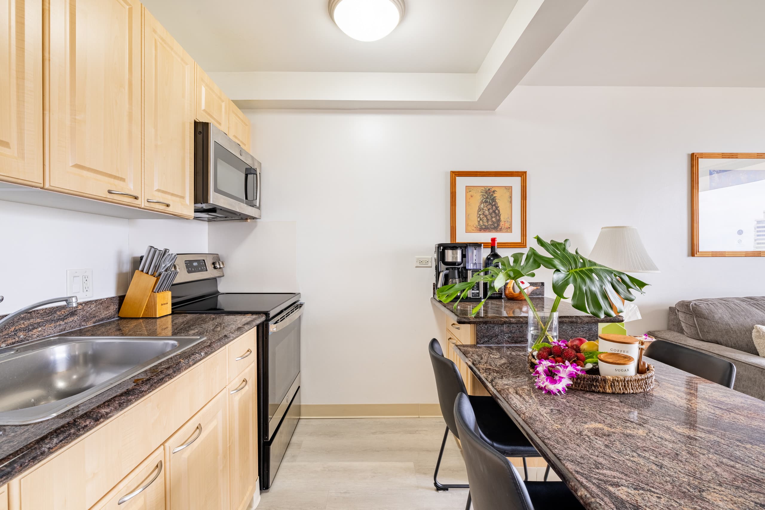 5 Min Walk to Beach, Kitchen, $0 Cleaning/Parking - Image 15