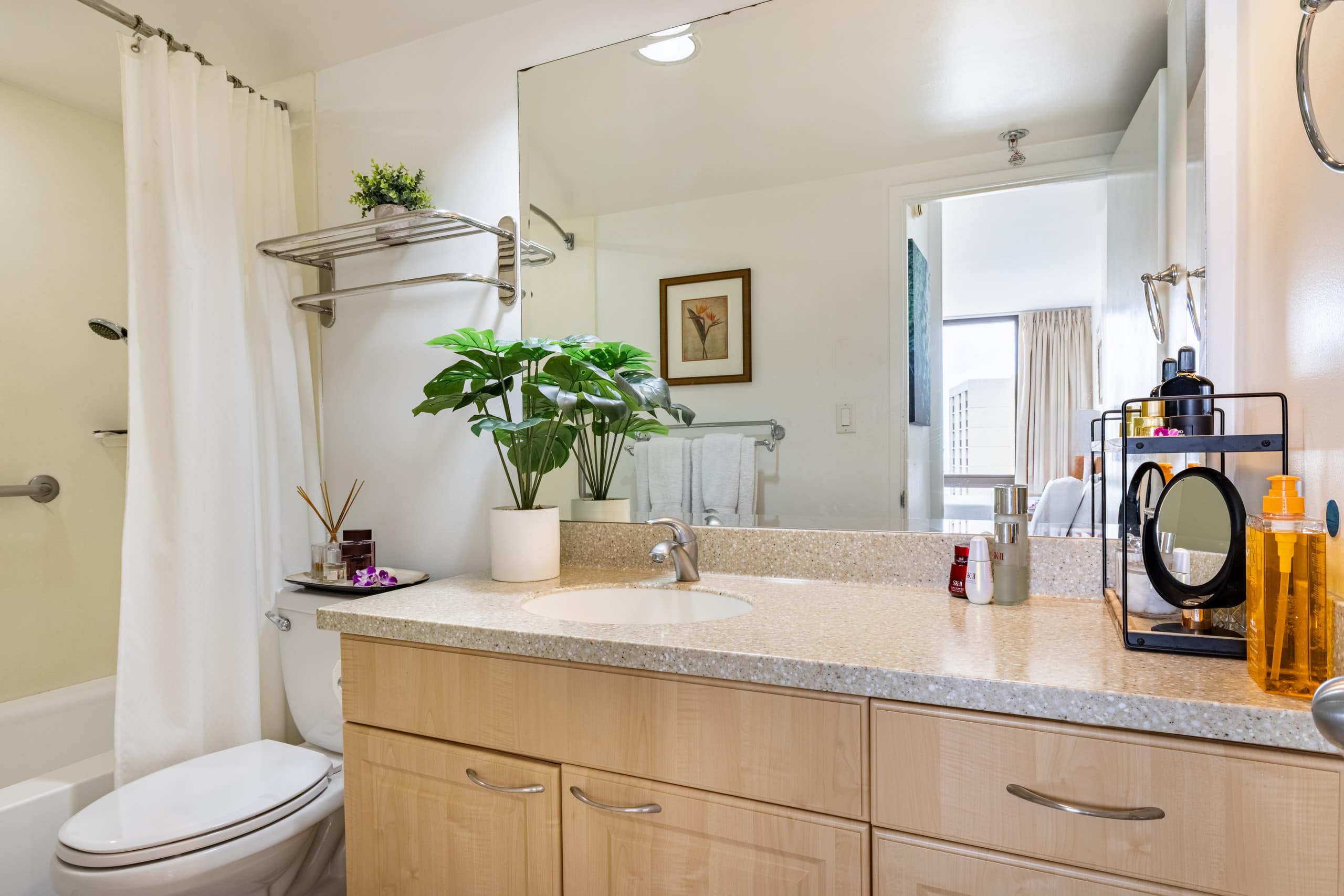 5 Min Walk to Beach, Kitchen, $0 Cleaning/Parking - Image 26