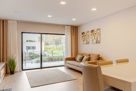 Airbnb em destaque: Luxury 4 bed apartment with Pool & Beach nearby em União Das Freguesias De Oeiras E São Julião Da Barra, Paço De Arcos E Caxias
