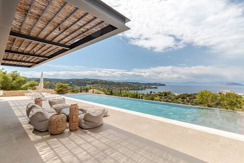 Luxury Hilltop Villa with Pool, Tennis, SeaSunset!