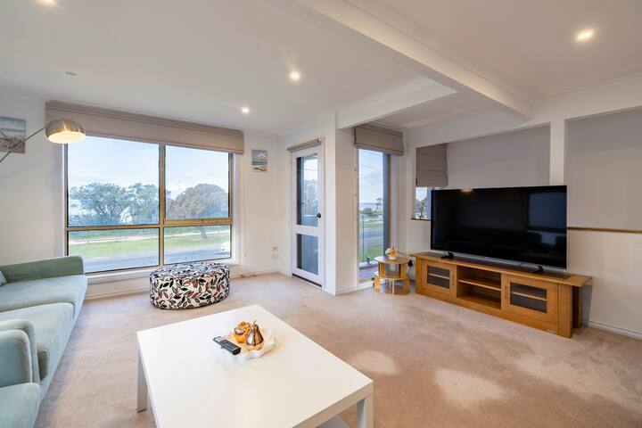 The Waterfront – The beach at your doorstep! gallery image 2