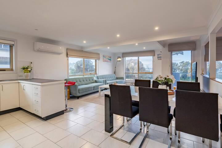 The Waterfront – The beach at your doorstep! gallery image 5