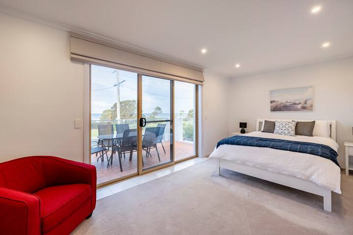 The Waterfront – The beach at your doorstep! gallery image 3