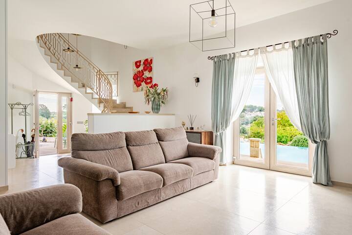 exclusive luxury villa monte pompilio gallery image 4