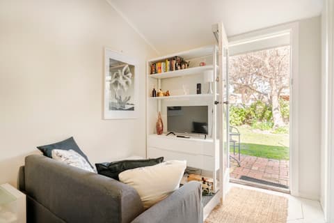 Top Airbnb: The Alphington Garden Studio. in Melbourne