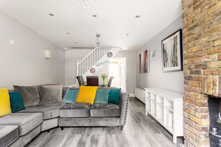 Ealing Broadway 2 Bed Cottage - Brentford