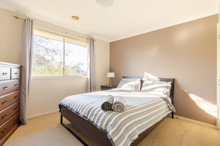 Tropical Oasis with spa and Cinema room gallery image 3