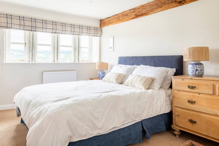 Second bedroom.