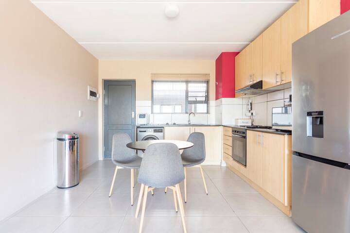 The Cozy Retreat Apartment in Parklands East gallery image 5