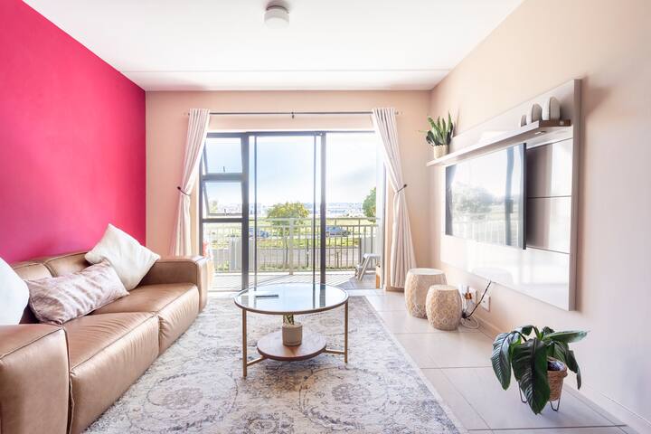 The Cozy Retreat Apartment in Parklands East gallery image 2