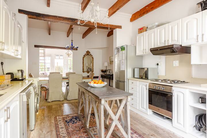 Gorgeous Townhouse in Newlands Village gallery image 2