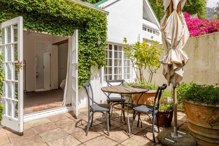 Gorgeous Townhouse in Newlands Village gallery image 5