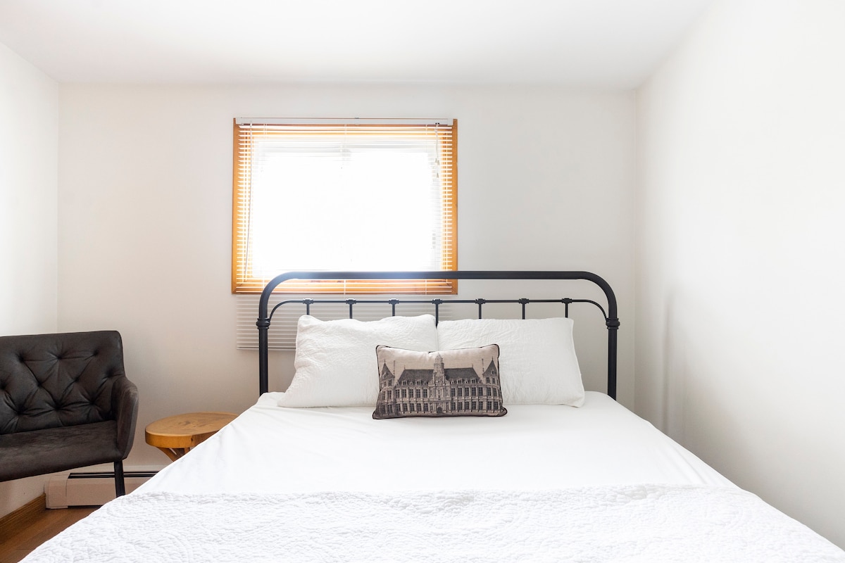 Disfruta de la acogedora elegancia de una cama tamaño queen, donde el descanso se convierte en un asunto rejuvenecedor.
Ideal para huéspedes adicionales o familiares.