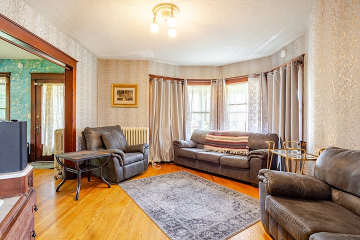 Victorian Home With Modern Charm| Near Cvph & Suny - Plattsburgh, NY