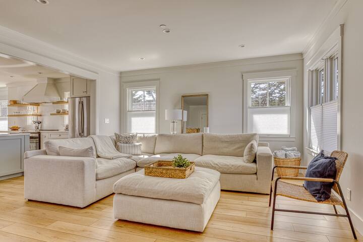 Walk to the Beach Bungalow-near Half Moon Bay, SF gallery image 4