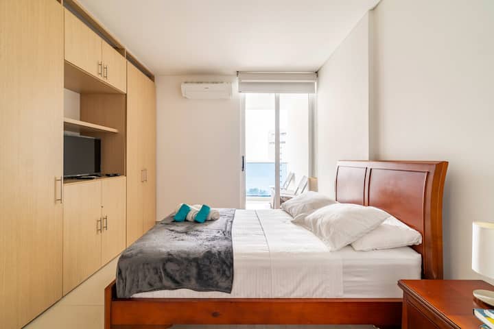 Main Alcoba with double bed, TV, A/C, blackout and balcony facing the sea