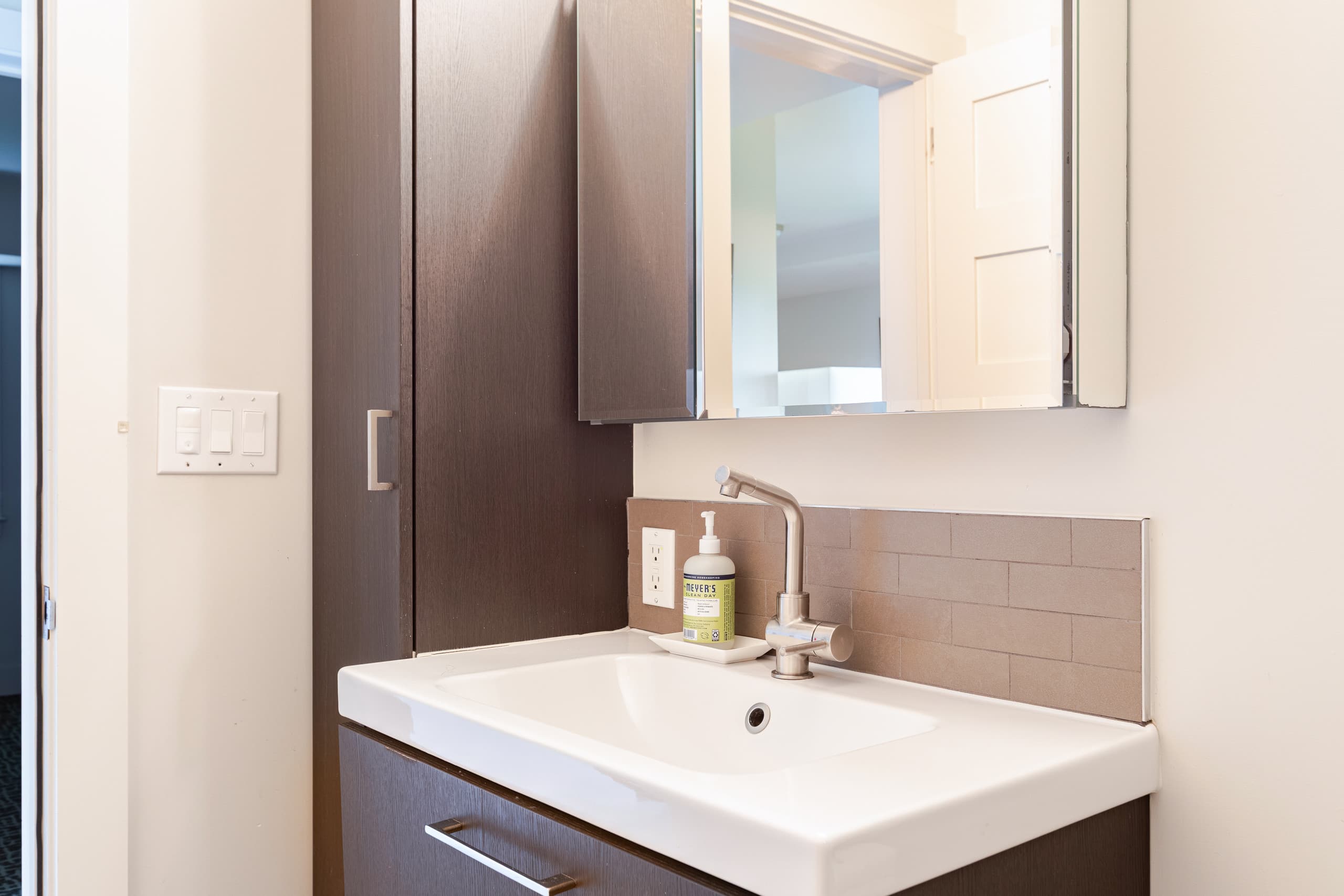 Home in San Francisco · ★4.9 · 1 bedroom · 2 beds · 1 bath - Image 21