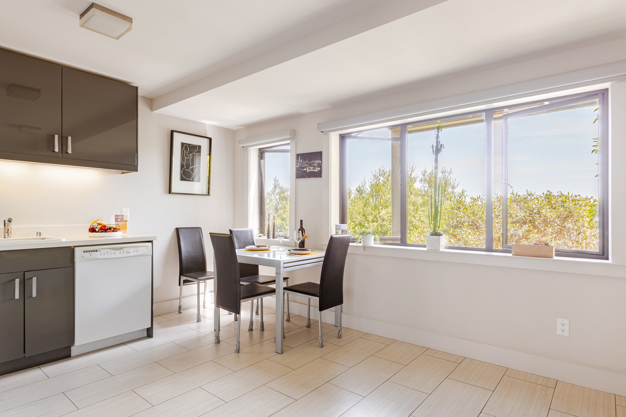 Home in San Francisco · ★4.9 · 1 bedroom · 2 beds · 1 bath - Image 12
