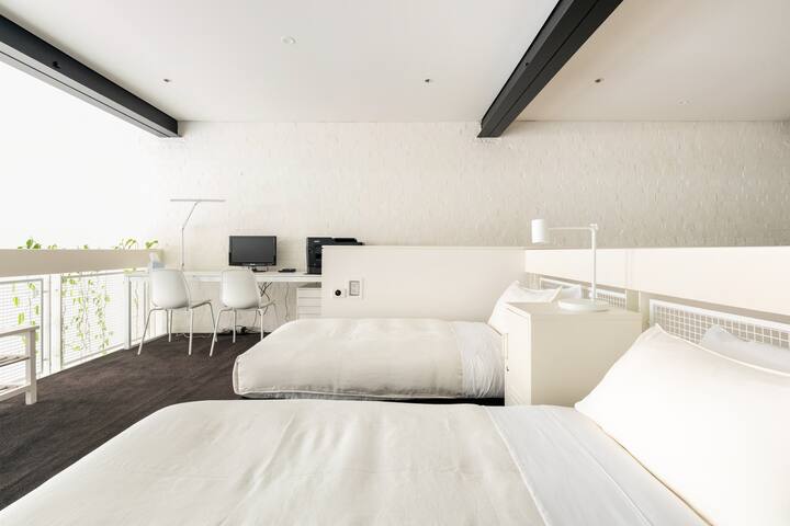 Warehouse in cool Collingwood. gallery image 5