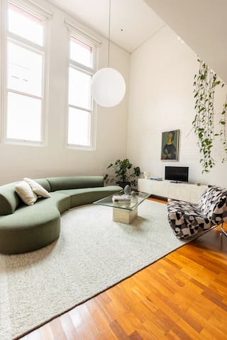 Warehouse in cool Collingwood.