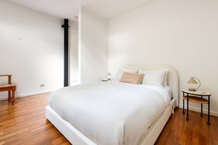 Warehouse in cool Collingwood. gallery image 3