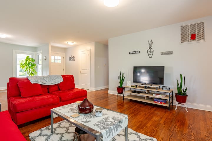 Home In The Heights - Arlington Heights, IL