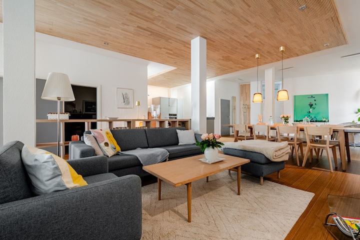 Historic Art Loft with Original Artwork