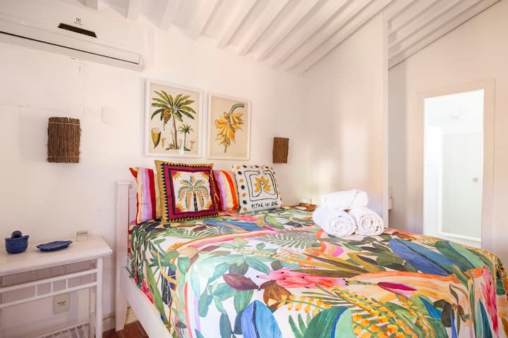Room Amazonia es una habitación muy especial con una decoración absolutamente increíble. Muy acogedor y hermoso. 