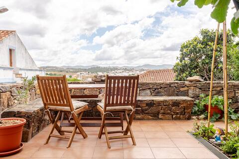 Renovated Apt in old historic town, fantastic view