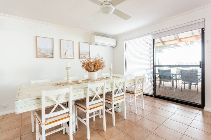 The Scarborough Beach House – 500m from the Beach gallery image 5